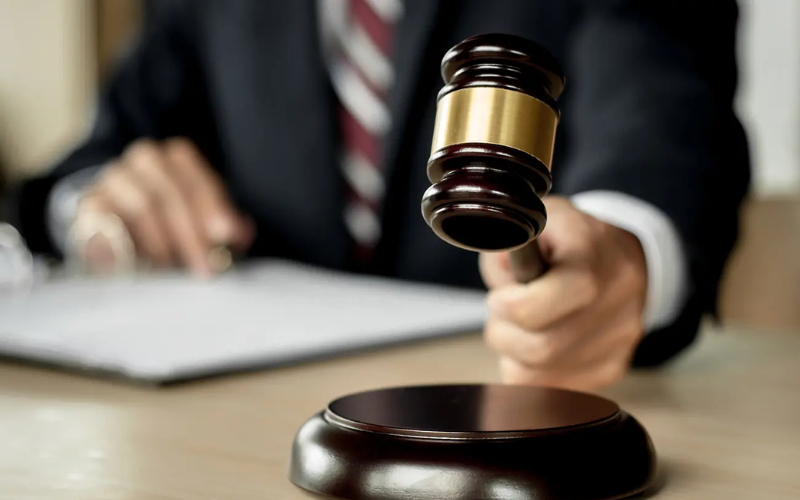 Key Roles in an Auction: Buyers, Sellers, and Auctioneers